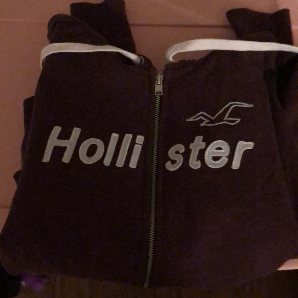 Hollis yet sweatshirt